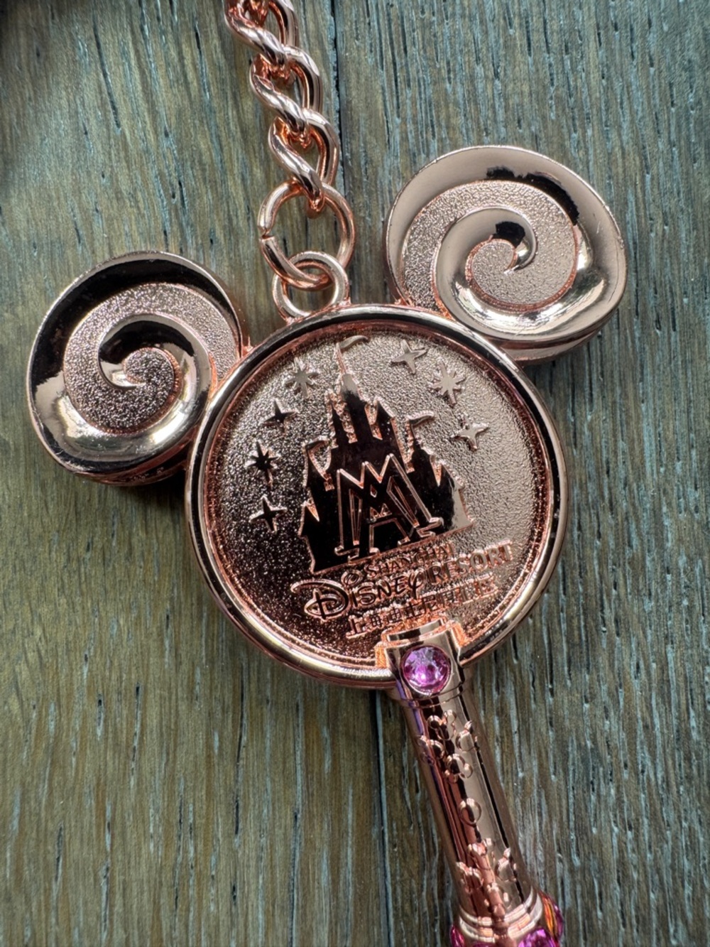 Rare Shanghai Disney Rose Gold Mickey Key shaped Collectible Keychain - Picture 3 of 7